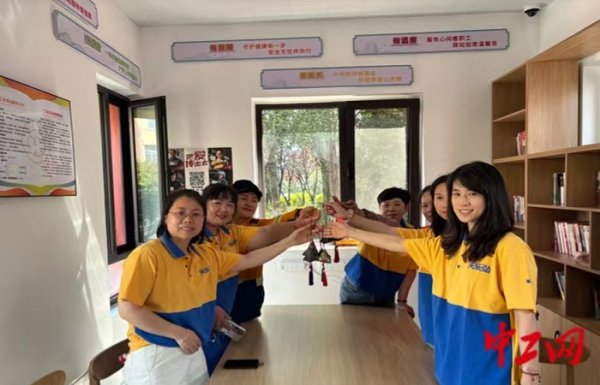 大彩配资 青岛崂山区：粽香传情暖人心&#32;工会驿站送关怀